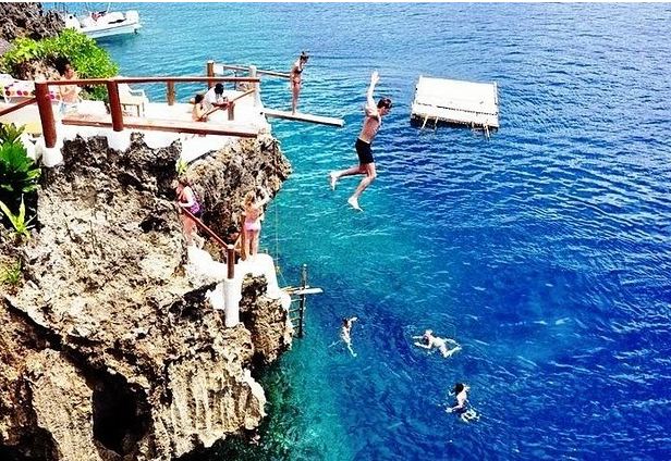 Cliff jumping at Ariel's Point, Boracay